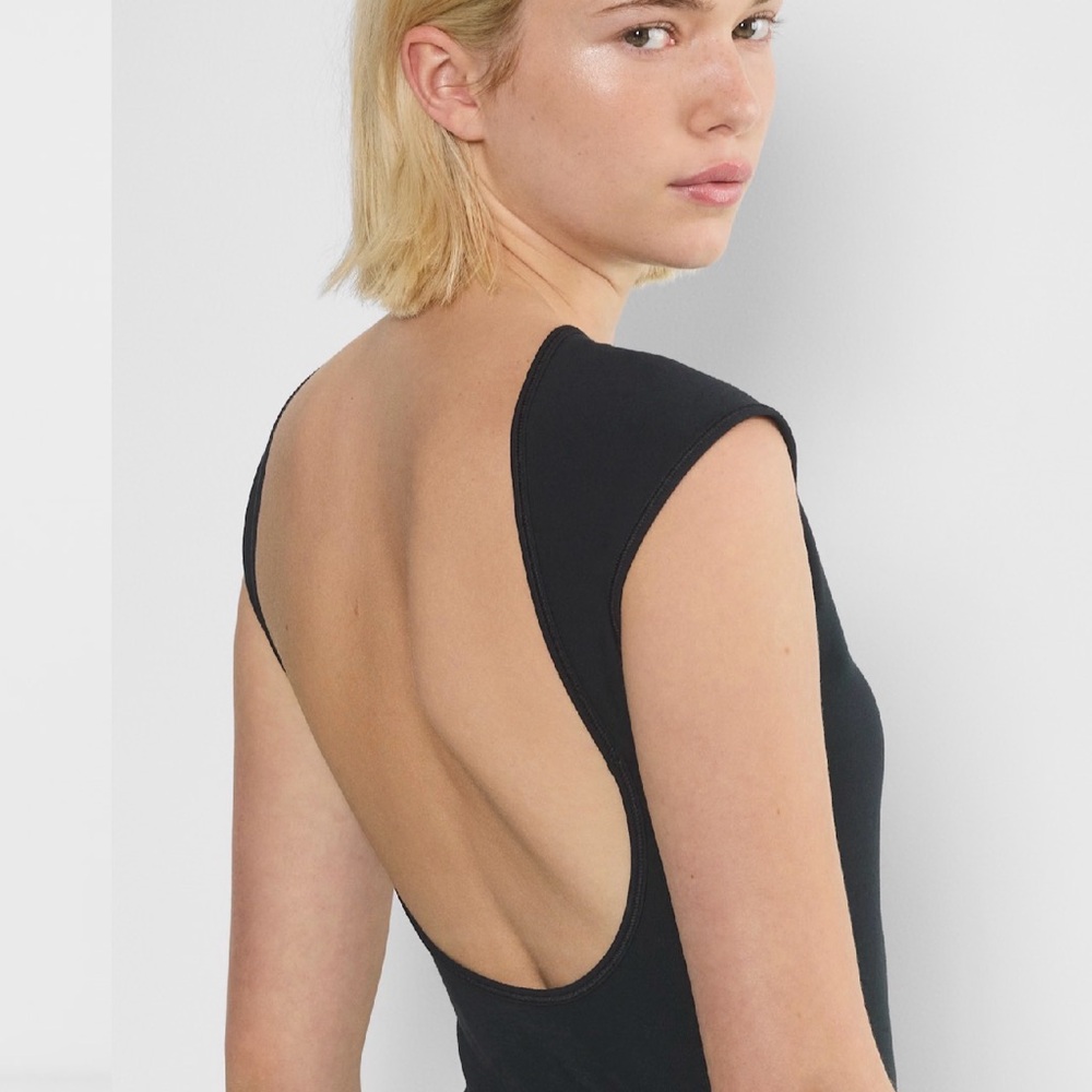 Aritzia TNA Hold-It™ Times T-Shirt Backless in Black